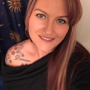 Meet your Posher, Crystal